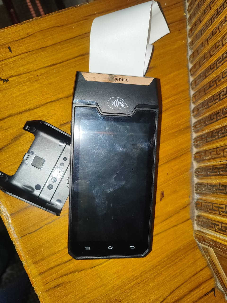 سلام عليكم للبيع جهاز صرف جديد عوزه بس بطاريه شغال نضيف سعر 150وبيه مجال ***********
