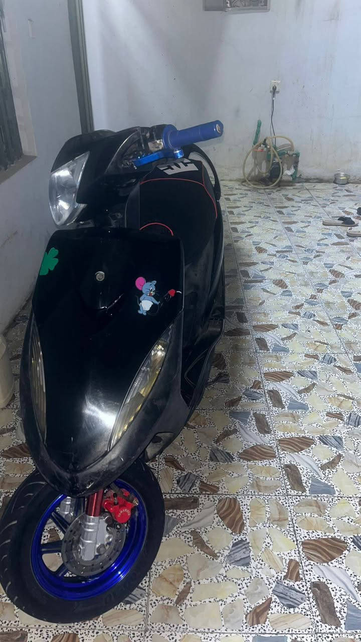 سلام عليكم دراجه ماكي عدلة بلادي ٥٩ بيهة تزويد ويالة صدر  يدات بريك بانزين كشن جديد ما ناقصة شي كهربائيات كاملة 
السعر ٤٥٠ او مراوس بعدلة او فحل حسب القناعة 
مكاني بغداد جزيرة السياحية 
رقم *********** واتساب
