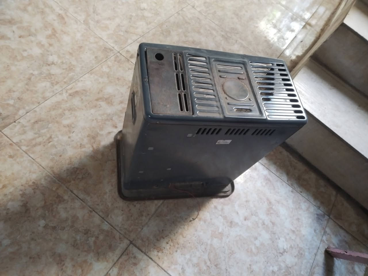 صوبة نضيفة حيل وشغالة السعر 40 وبيها مجال قليل المكان قرب سوق النبي يونس للاستفسار
***********
***********
