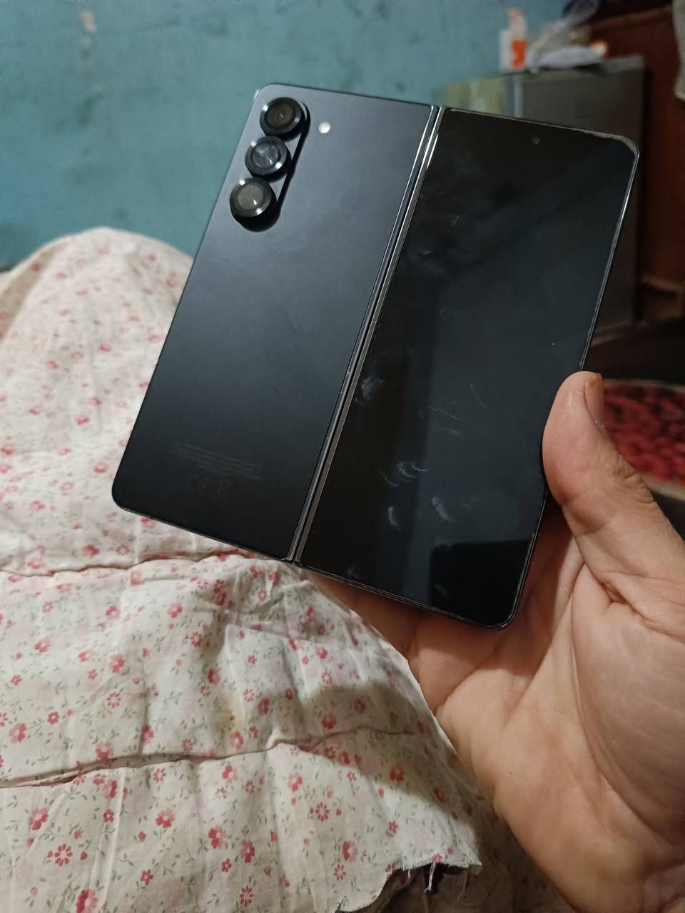 فولد 5 شرق اوسط الشاشه الكبيره ما تشتغل بس الباقي مكفول السعر 300 مكاني بغداد ***********
