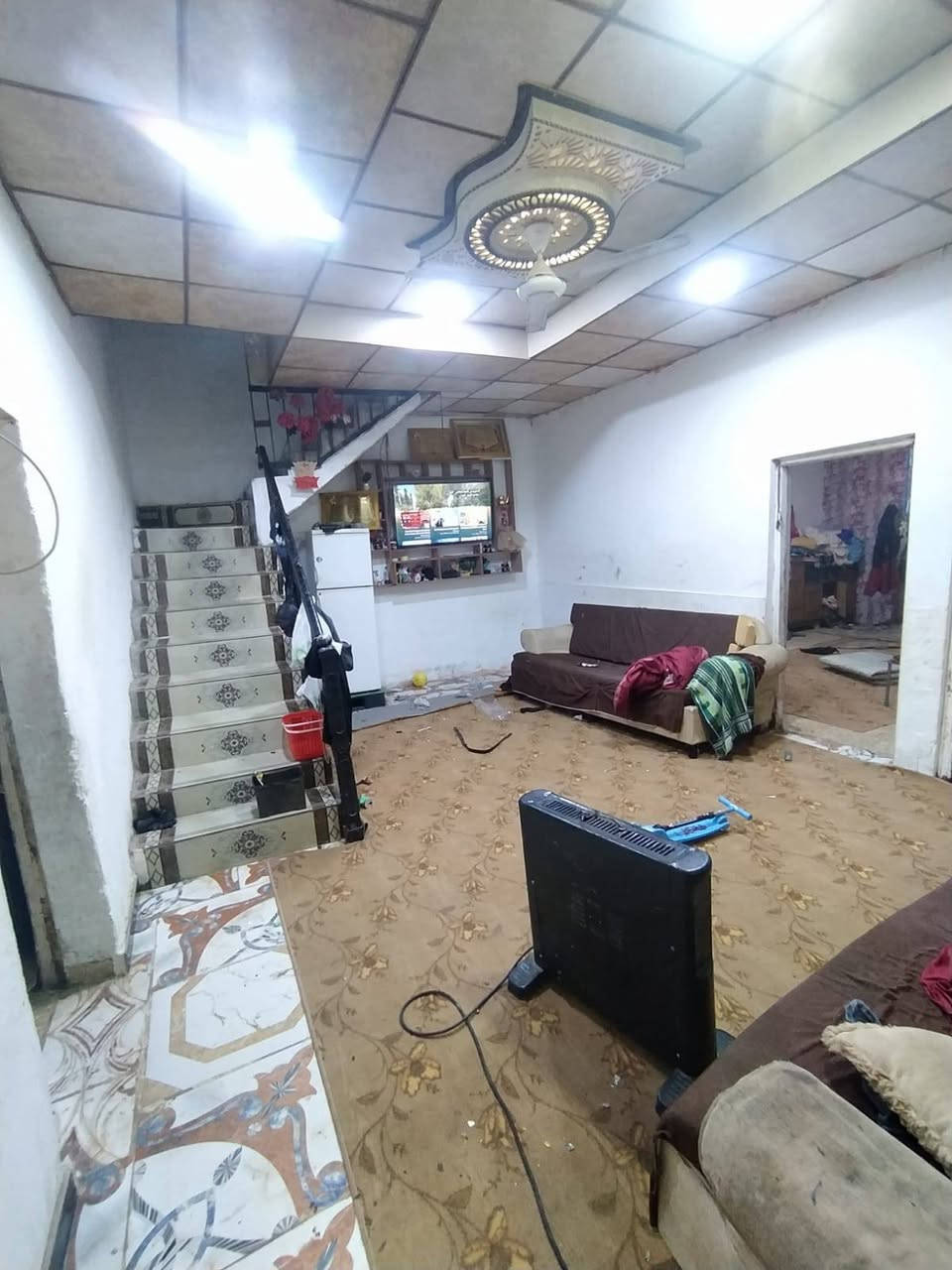 #اسعد_الله_اوقاتكم_بكل_خير⁉️👋 
#البصره 
دار للبيع 
مساحه 200 م 
حي الزيتون شط المحجر
طابو زراعي عراقي سند 25 
راعي الأرض نفس المنطق 
غرف نوم عدد 2
ديوانيه و صاله 
مطبخ و صحيات 
الطابق الثاني 
غرف نوم عدد 2
صاله و صحيات 
بناء بلوك الجريان
ماء كهرباء مدارس قريب 
شارع 10 م 
السعر 145 و بي مجال 
هاتف ☎️ ***********☎️
