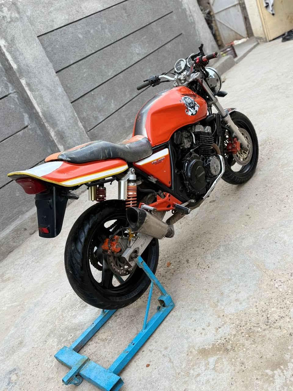 سلام عليكم  دراجة  سيبي فور  جيل اول  دراجة  مال جناي كهربايات شغاله كامله وكمرك   متفوع  دراجة جديده على ايدي  لي عنده مراوس  يجي خاص  مكان  بابل  سعر مليون ونص  شراي يتصل  ولي عنده مراوس يجي خاص   *********** شعندك نزل اني مكلف بنشر العده مراوس يراسل واتساب
