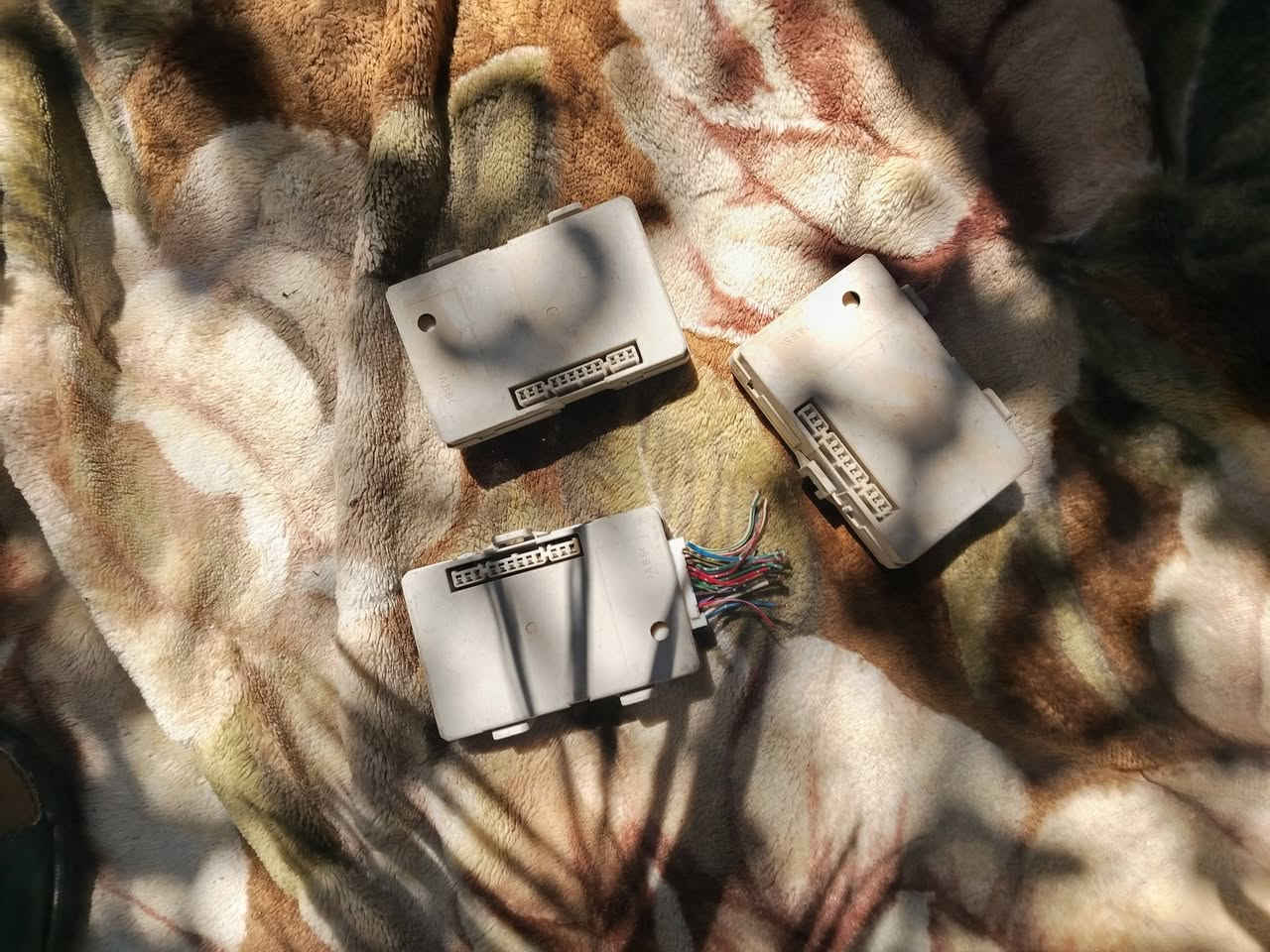 خوان عندي غراض كرستا نفخ مثل ماموضح بلصوره قيمهن بما يرضي الله واخذهن
***********

المكان البصره خور الزبير

@راديتر ماي حاويه ماتفصيخ شرط جديده هيه ودبتها مالت الماي وجايكم صيف

@ماطور وذراء ماسحات شغالات

@عمبار بريك حاويه شرط جديد

@زعنفه الخلفيه اليمنه

@ واير بانزين سكليتر

@ باور ستيرن شرط الشغل فقط يرادله جبنه 

@كفرات ستيرن

@قفل جنطه

@عقول مال قفالات ترهم راس الثور وكرستا نفخ حاويه

@عينه كرستا نفخ عاطله تستفات من الكيجات يشتغلن والكلوبات

@ غلاف يدة الكير

(خابرو على الرقم انه مكلف بلنشر خوان)
