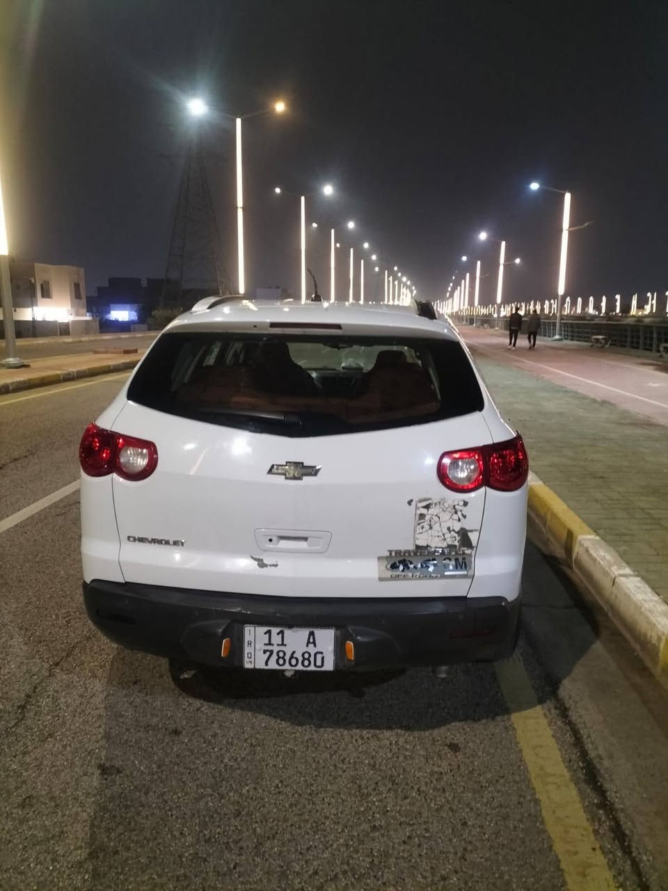 شوفر ليت ترافلس 2009
 فئة LT اشاير بالمري وحساس وكامره
محرك 6 سلندر
7 راكب تبريد 3 قطع وتحكم بالمنضومه مال تبريد امامي خلفي
 مكفولة من ضربه وصبغ وبيه تقشير صبغ في الصندوق فقط وموضح بالصوره
 سنويه وهزه وارقام جديده باسمي مكان السياره الرمادي
 السعر 105$ بيه مجال بسيط
رقم موبايل ***********
