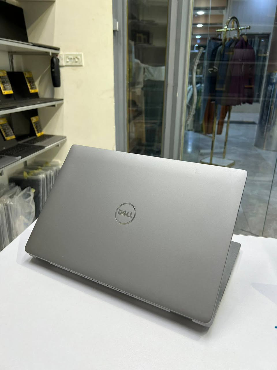 💻 (شاشة لمس) Dell Latitude 5421
🔹 المعالج: Intel Core i7 الجيل 11 فئة H
🔹 الرام: 8GB DDR4 (قابلة للتطوير حتى 64GB)
🔹 التخزين: 256GB SSD NVMe (قابل للتطوير)
🔹 كارت الشاشة: Intel Graphics داخلي
🔹 الشاشة: 14.1 إنش FHD Touch
🔹 الكيبورد: ليزري ضوئي عربي / إنكليزي
🔹 ويندوز 11 برو مفعل وجاهز
🔹 نسبة النضافة: 97–99٪

السعر 480 الف شامل التوصيل والملحقات(ماوس+حقيبة+الشاحن الاصلي)


**إذا كنت صاحب هذا الإعلان وتريد حذفه لأي سبب، رجاءا أرسل رسالة إلى الدعم الفني**