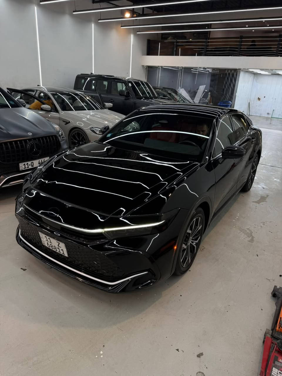 السلام عليكم 
 رقم بغداد الجديد TOYOTA CROWN
مواصفات Limited

واحد على واحد 
السياره وارد امريكي ماشيه 60
السياره 
بصمه تشغيل 
انضمه قياد 
مثبت سرعه 
تدفئه المقاعد و مقود 
هاد بريك دكمه 
تحكم استيرن
اوتو هولد 
مانع انزلاق 
شاشة ذكيه 
حساسات 
السعر 320 
و بيه مجال مكان السياره الجادرية 
للاستفسار الاتصال على 
***********
