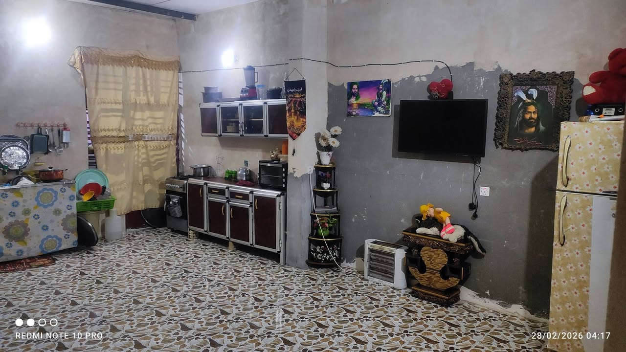 بيت البيع بل دوانم 120متر وره مطعم الديوان الخط 3 جميع الخدمات متوفره بيت كامل من كلشي بس الستقبال بعده مامكمله رقم ***********
