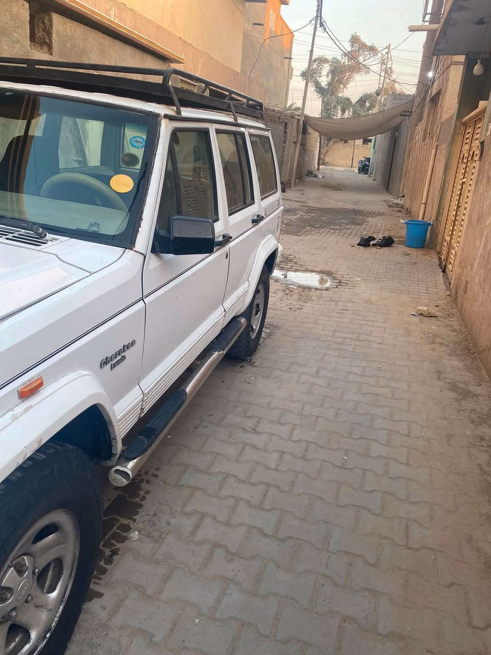 السلام عليكم  للبيع جيب موديل 90 سياره جاهزه لاضربه لاصبغ كهربائيات جاهزة رقم دولي جديد سعر 38  
***********
