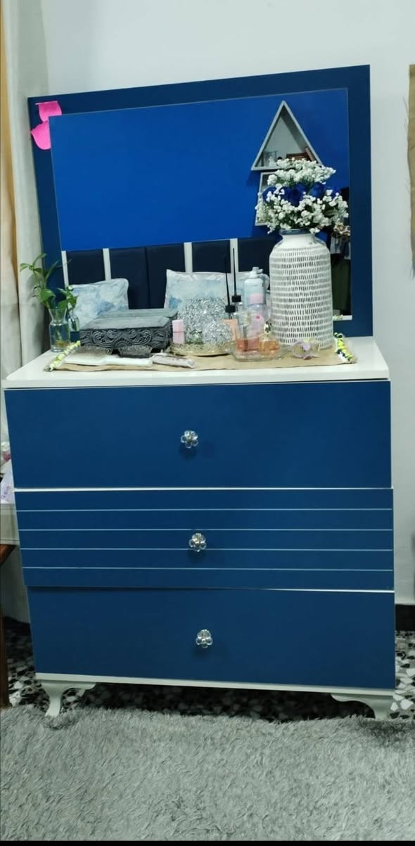 غرفة شبابية للبيع سرير عدد 2منفصل
وميزتواليت يحتاج تصليح بسيط
و كنتور سلايت نظيف جدا ورف مثلث
للحجز واتساب *********** مكاني سيدية
