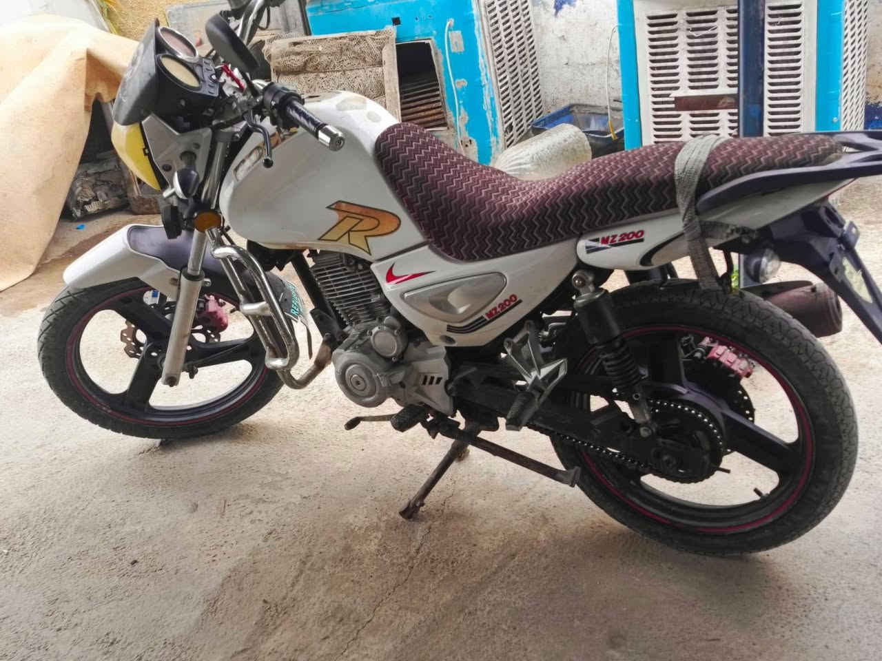 السلام عليكم دراجة لبيع سنكي موديل 16 محرك 200 مطاور نضيف ومرتب مكاني الدجيل السعر 700 لستفسار اتصل على الرقم ***********
