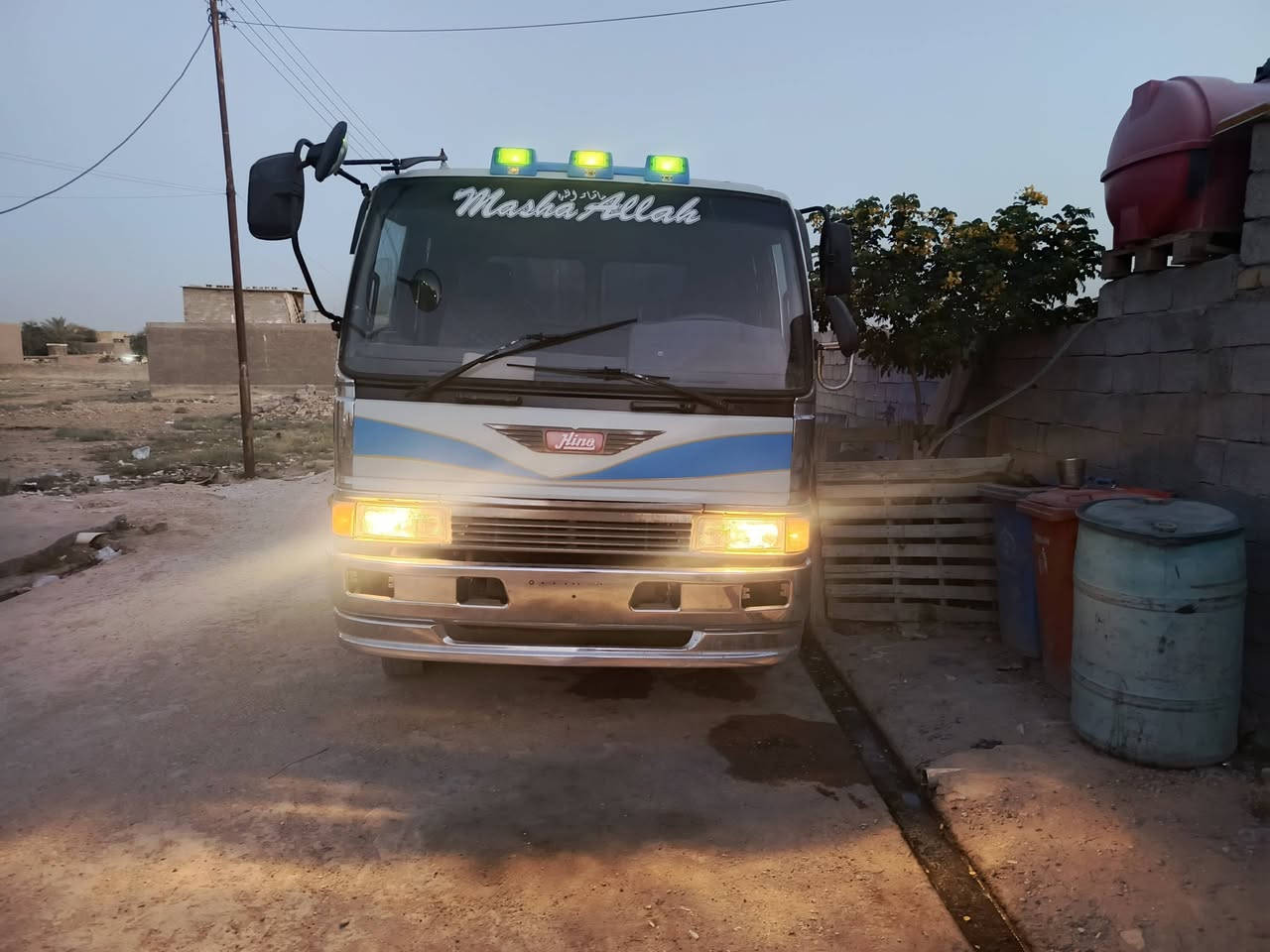 السلام عليكم 
كابسه هينو طيره للبيع تخصصيه  ( كابسة نفايات في سنويه ) رقم بصره 
سياره جاهزه للعمل موجوده في بغداد المعامل 
سعر ب 170  اي استفسار تصال ع رقم ‏‪***********‬‏
