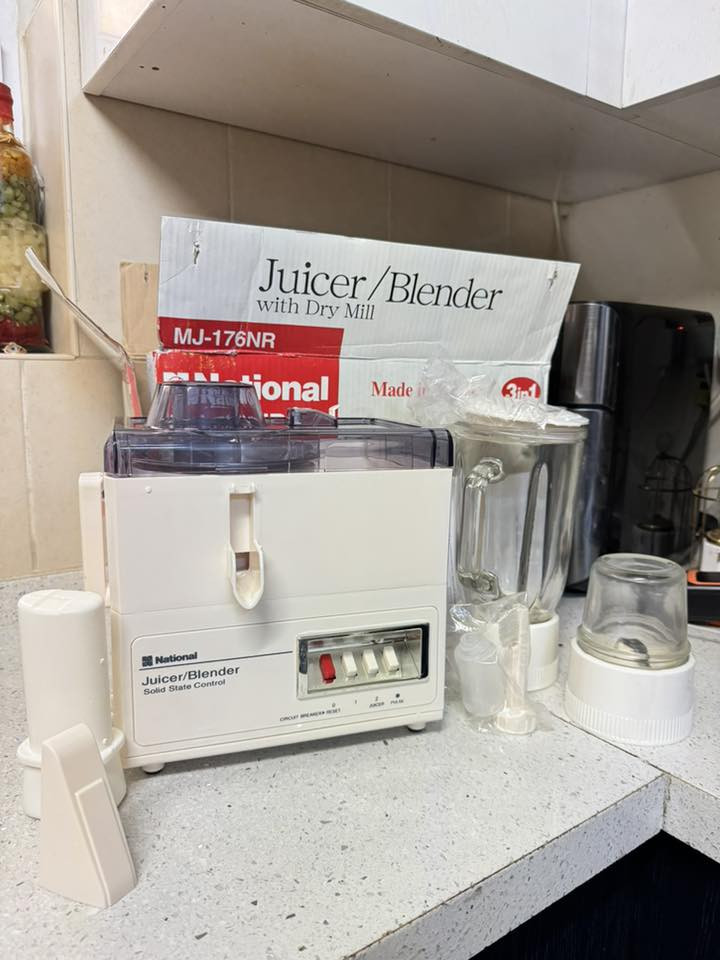 السلام عليكم
خلاط ياباني ناشينال ، ٣*١
خلاط ومعصارة فواكه وطاحونه
جديد ما مستخدم قيد الشركة
للاستفسار ***********
مكاني بغداد
