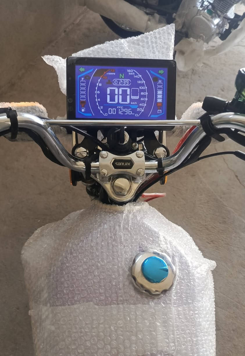 ياالله /// الأخوين للدراجات 🛵
الأستفسار//*********** ☎️☎️***********

‼️التااايكر ال 25 سولنك الأصلي باب 1 🛵
قطعة استعمااال شي قليل كفاالة وزيرو TIGER 
لوون مميززز بنفسسچي 🟪
‼️المكان /// الصويررةة شارع السبيس تقاطع حي الزهور
