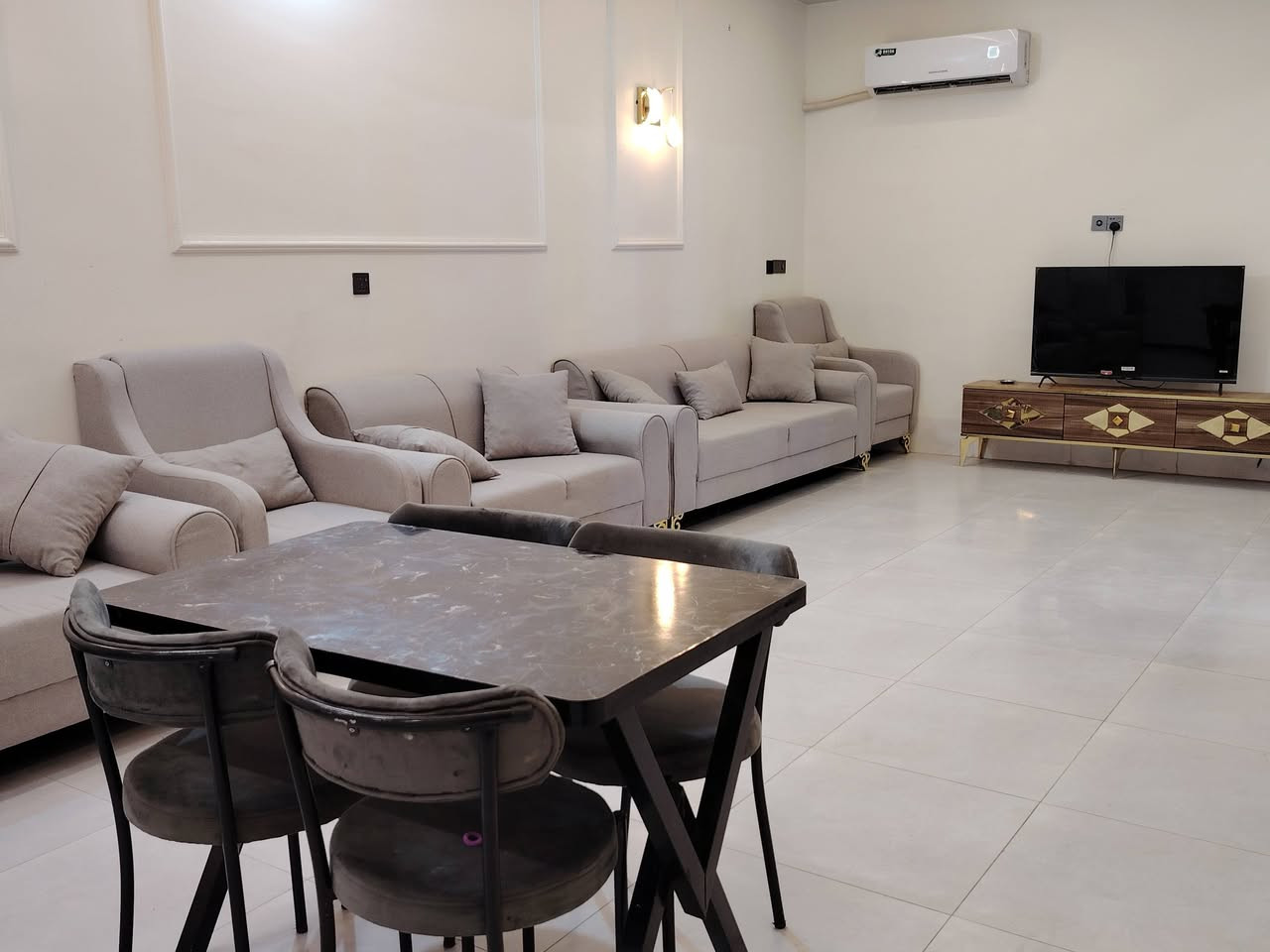 اعلان 📢

تتوفر حجوزات في كافة ايام عيد الفطر المبارك 
للحجز والاستفسار الاتصال 
***********
*********** 
علماً ان المزرعه موثقه بتطبيق اجرلي
