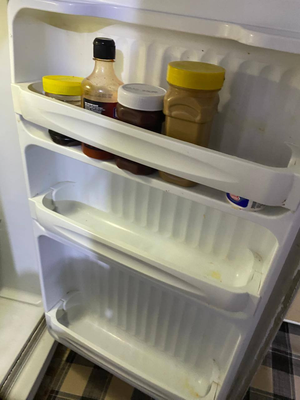 سلام عليكم ثلاجه كونكورد الصلي حجم كبير سعر ٢٠٠ مكاني الحيانيه شارع ستين على المستطيل رقمي ***********
