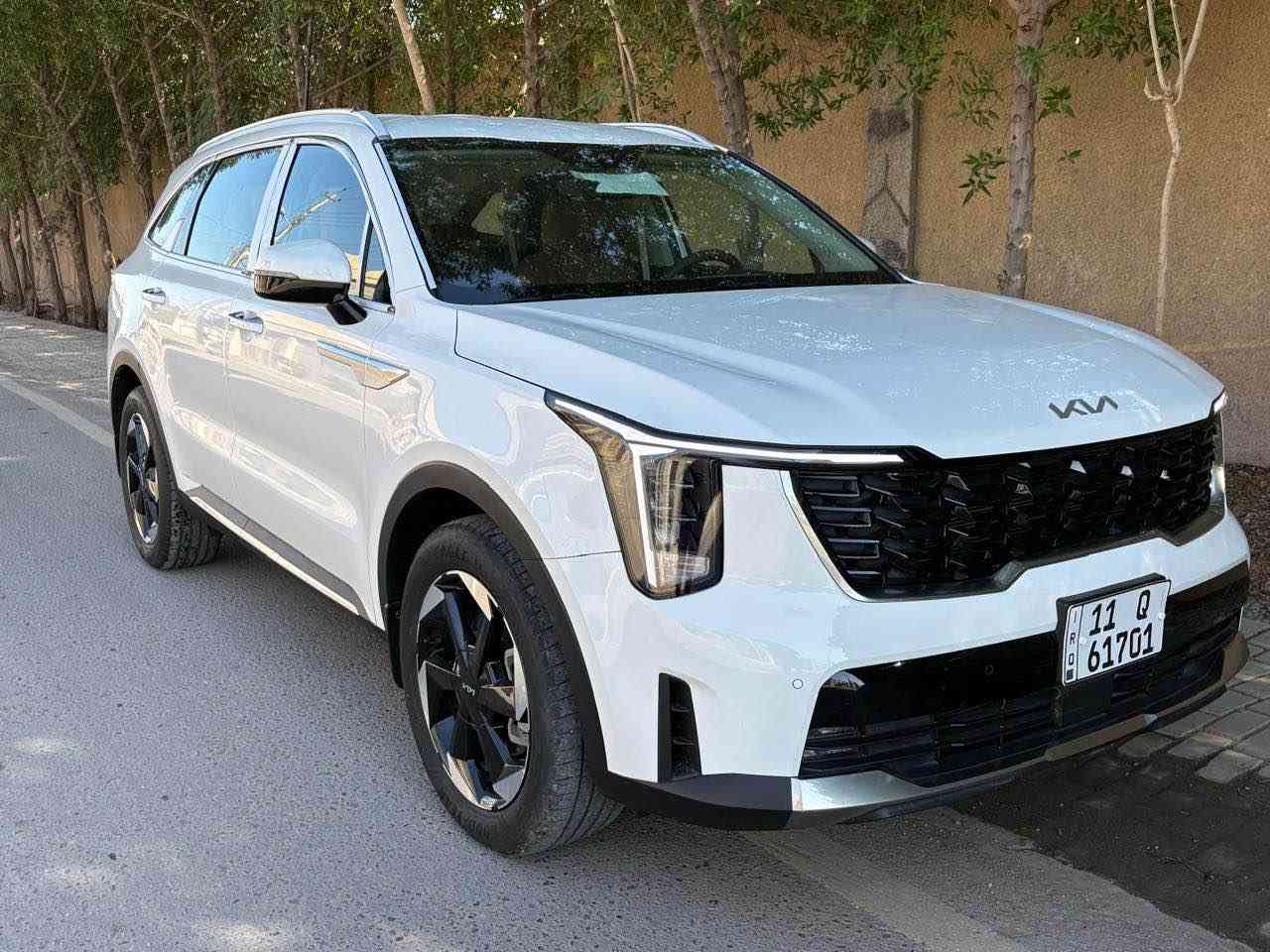 كيا سورنتو 2024 دوليه مكفوله من صبغ والتبديل سياره جديده 
محرك 6 سلندر بردات خلفيه كير ماوس مغلف داخل مالها سياره جديده عل وضع شركه بعدها ويل 19 بصمه فوول عده بنراما ماشيه 16 الف ...
عنوان سياره بغداد 7 ابكار 
السعر ...308... قفل ...
*********** بغداد, العراق
