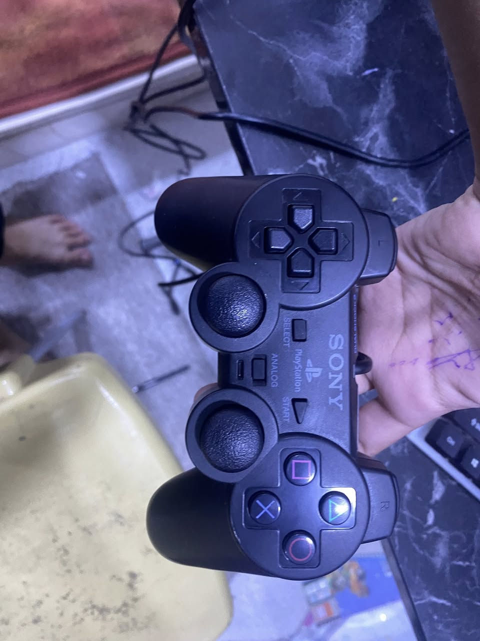 بلي تو للبيع كامل ملحقاته ما عده سلك البور البلي وياه اربع يدات ثنين شغالات الي هنه السود لان اشتريدهن جدد ولثانيات عطلانات ولبلي يشغل اقراص وفلاش شرط الفحص الفلاش بي لعبتين  السعر 35 الف المكان بصره ساسين خريبط تم اعاده النشر بحساب جديد بسبب الحساب الثاني تهكر


**إذا كنت صاحب هذا الإعلان وتريد حذفه لأي سبب، رجاءا أرسل رسالة إلى الدعم الفني**