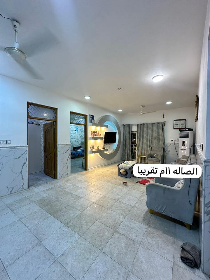 السلام عليكم 

 دار للبيع المساحة 306م 
السعر 100 وبي مجال

طابو زراعي سند 25
الشـــار؏ تبليط ، كهرباء ومي متوفر
نجف مقابل قريه الغدير   عامود 267

يحتوي على غرفتين وصاله كبيرا جدا واستقبال ومطبخ حار مطبخ بارد حديقه وكراج

للاستفسار***********
