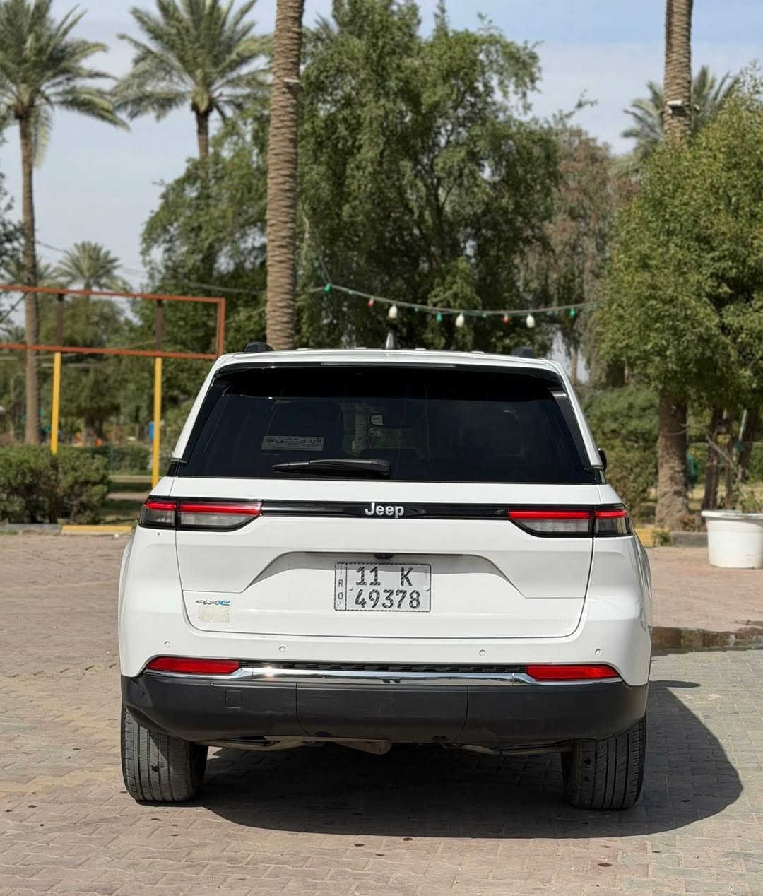 السلام عليكم 
جيب ( هايبرد )
موديل : 2024
المواصفات 
بانوراما 
بصمة 
بصمة ابواب 
تشغيل عن بعد 
تحكم ستيرن جهتين 
كروز سرعة 
شفتات ستيرن 
شاشة ديجيتال 
كاميرا 
رادارات 
قيادة ذاتية 
تحديد مسار 
توقف ذاتي 
صندوك كهرباء 
 قطعتين تبريد 
كشنات كهرباء 2 
كشنات تدفئه 
ذاكرة خزن ميموري 
ويل كب كروم 
 شاحن موبايل 
لايت زنون 
بلوجكتور لد 
لد امامي 
حساسات 
فور ويل 4x4 
المكينة 4 سلند  
 (2000 توربو + هايبرد + شحن ) 
(رقم بغداد الجديد مشروع وطني بأسمي )
ملاحظة: السيارة وارد امريكا ( كلين تايتل ) كفالة عامة
***********
