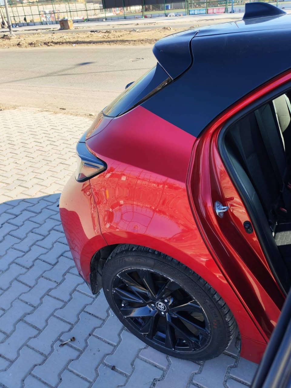 السلام عليكم 
رمضان كريم علينا وعليكم 
كورلا هاتشباك موديل 2022 وارد أمريكي ياباني اصلي 
مكينه 2000كير رياضي 10 نمر شفتات بالاستيرن السياره مليانه مواصفات باستثناء الفتحه 
ويل مع تخم تاير 18 جديد للبيع او مراوس حسب القناعه السعر 130 مكانها بغداد 
الاستفسار الاتصال 
***********
