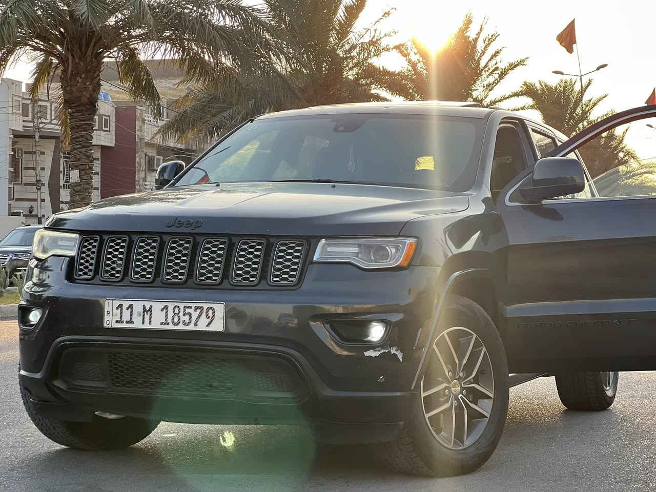 السلام عليكم
‎ جيب كراند شيروكي  

‎محرك 6 سلندر 3600

‎الموديل  2015

تحديث بجم 20 اصلي 

‎لون فيلي لامع 

‎رقم بغداد 

ماشية 166 الف كيلو ‎

وارد امريكي مواصفات

‎حادثها جاملغ ايمن وبنيد  وجاملع سرقة فقط بيهة تعديل بسيط بمقدمة الشاصي وعندي لسونار. وبالعراق صبغ جاملغ ايسر لتطابق  اللون 

مازدات LED امامي متحركة  اصلي زينون لايت وبلوجكترات

كشنات جلد وشاموا+ كهرباء

كشنات هيتر امامي وخلفي + هيتر ستيرن 

شفتات گير بالستيرن 

شاشة كبيرة 

دشبول محدث SRT بالكامل مع كل الاوبشنات

تبريد منفصل قطعتين 

مري تعتيم الضوء داخلية و جانبية + المرايات الجانبية قلاب 

جنطة شفط كهرباء

گير طيارة 8 نمر ما مفتوح والمحرك 

فتحة سقف 

بصمة ابواب وتشغيل عن بعد 

دبل كزوز مع هوك خلفي كهربائي

صدر امامي نص عمر الخلفي جديد

ويل 18 اصلي

***********

السعر 165وبيها مجال بسيط
