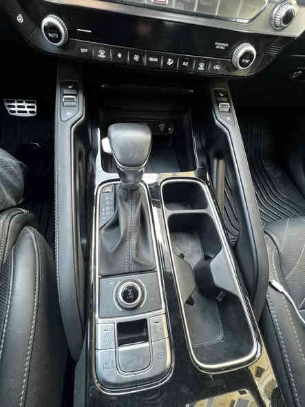 كيا تولرايد 2024 برستيج اكس لاين  فوووول 
السيارة بدون تبديل بدون ايرباكات لون مميز 
الحادث كما موضح بالصور 
موقع السيارة بغداد الجديدة 
السعر 33.800$ 
للاستفسار ***********
