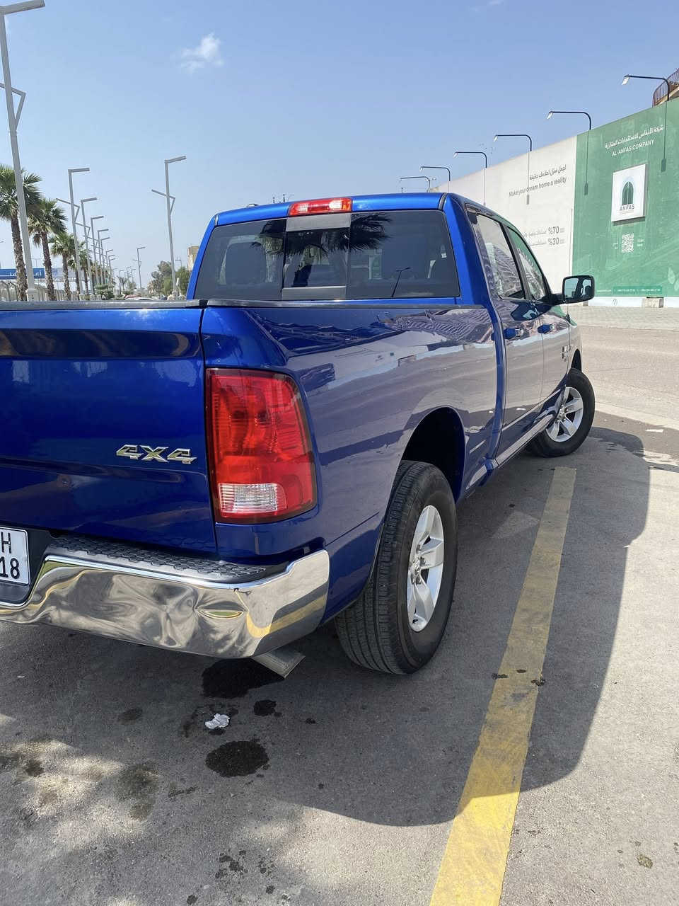 السلام عليكم رام كلاسك باب طويل بدي قصير 8سلندر 5700 رقم بغداد بأسمي بيها صبغ جاملغين اماميات فقط مكينه كير خير من الله السياره نضيفه ومابيها اي نقص تجي تفحص وين ميعجبك حادثها كلش خفيف وبيها طخه خفيفه بالباب مال سايق السعر 185 وبيها مجال مكانها بغداد للاستفسار اكثر ***********
