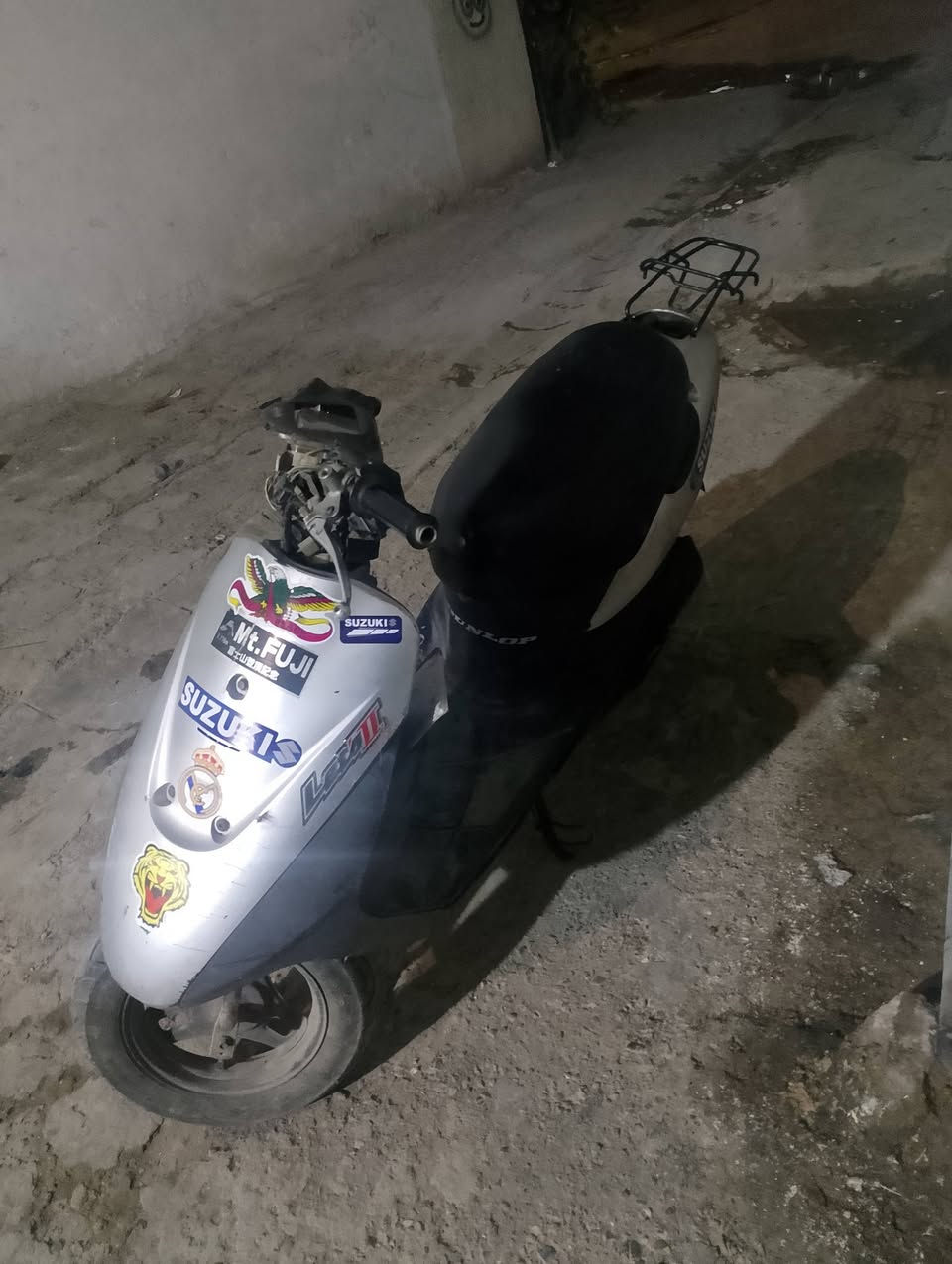 دراجه للبيع سازوكي خفاش
✨كامله مكمله✨

كهربأيات كامله سلف هندر 

السعر 200وبي مجال

للتواصل ***********
