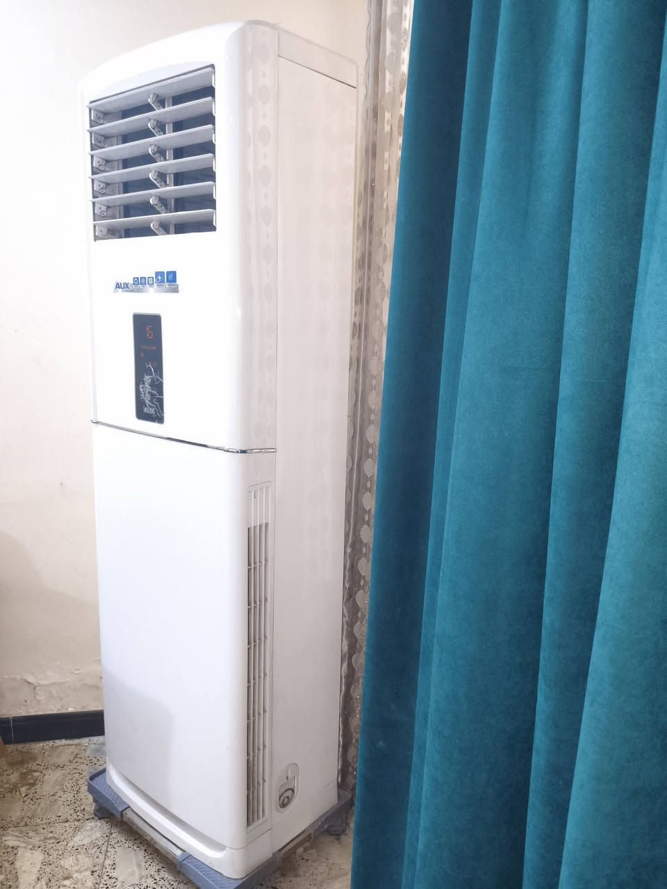 بيع مستعجل 📢📢
سبلت اواكس 3 طن كنتوري للبيع بسعر مليون و200 الف وقابل للتفاوض 
اخذناه ب مليونين مستعمل قليل ونريد نبيعه ونأخذ سبلت جداري بسبب ضيق المكان 
الشراي يتواصل عبر الواتساب *********** أو خاص الماسنجر
