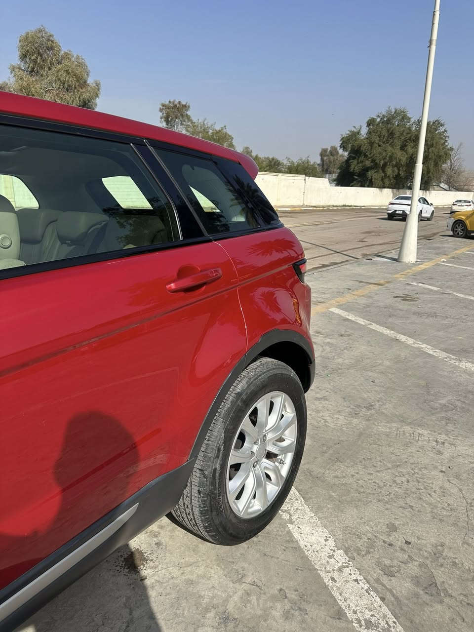 تحيه طيبه السلام عليكم ورحمة
رانج ايفوك 2018 خليجي 

فول مواصفات 

بيها صبغ بين بابتبن

شرط بدون داوخل 

طخه خفيف 

ماشية 47 الف 

رقم بغداد دولي باسمي تحويل مباشرة سنويه هزه جديد 

السعر ١٨٥ ورقه وبيها مجال 

رقم تلفون ***********
