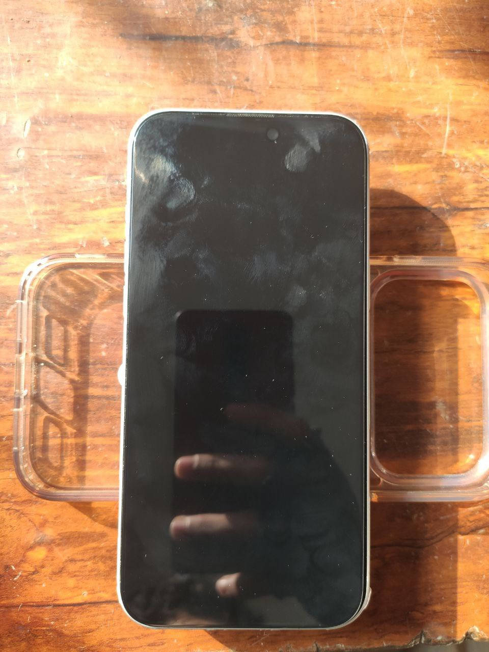 لسلام عليكم 
عندي ايفون 17برو ماكس 
جهاز جديد باكيت مستخدم شي قليل كلش وبعده بضمان الشركه 
نموذج M+ذاكره 256
بطاريه 100🔋مشحون43
لونه ابيض علئ سلفري ومخليله بكج حمايه كامل تغليف +حمايه سماعات 
سعره مليون و850وبيه مجال 
مكاني ناصريه سوق شيوخ 
رقمي *********** تصال مباشر او وتساب
