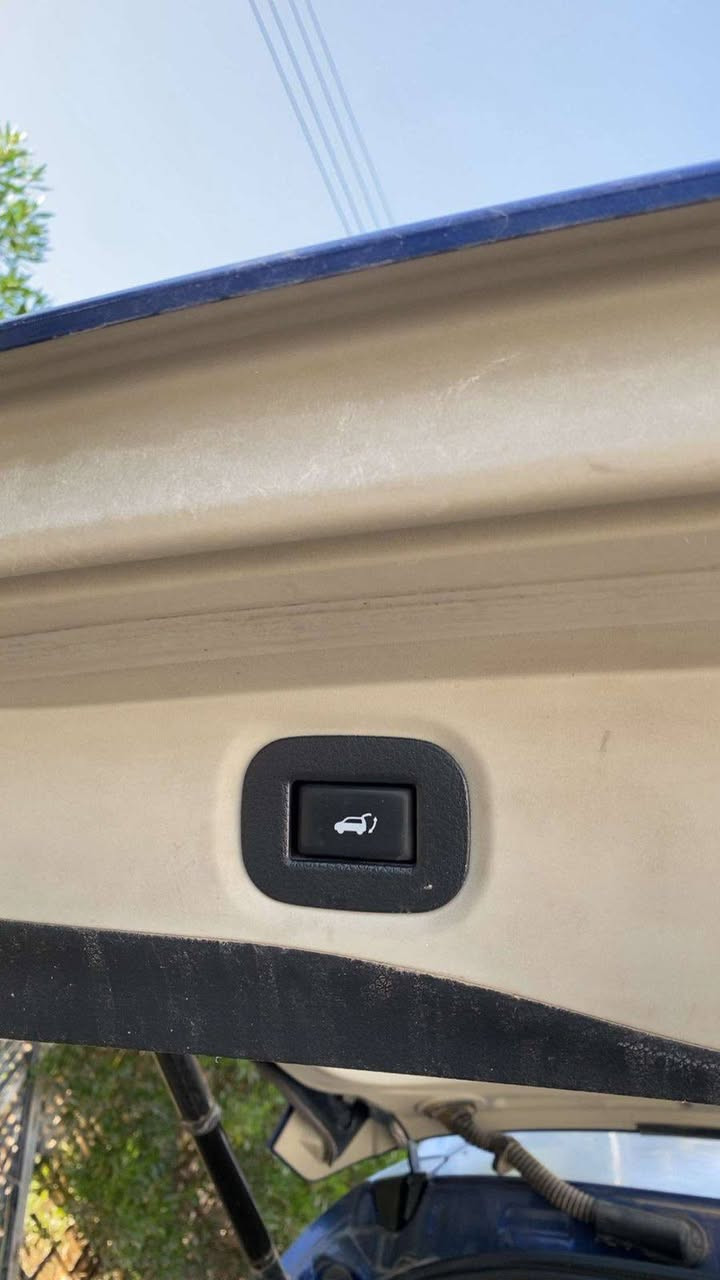 من رخصة الأدمن
‎Nissan rouge 2018 SV

‎1- السياره  فئه سبورت .                                      

‎2- محرك حجم 2500 كير أوتوماتيك.                                        

‎3- ماشيه 90 ألف .                                             

‎4- بصمه _ شاشة _ كاميرا _ حساسات _ مري كهرباء _كشنات تدفئة _ رادار أمامي وجانبي  .                  

‎5- بيها 3 أنظمة قياده  عادي - إيكو - سبورت           

‎ 6- السيارة وارد أمريكي ضررها مرفق بالصور.          

‎7-سونارها موجود .                                             

‎8- السيارة باسمنا رقم بابل مشروع وطني ساكن في 

‎ بغداد. 

السعر :125 ورقه وبيها مجال                               

‎رقم الهاتف:*********** .
