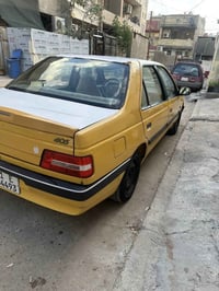 بيجو 405 موديل 2013  مكينة 2000  سيارة بلادية بيها فقط خشم الجاملغ الخ...
