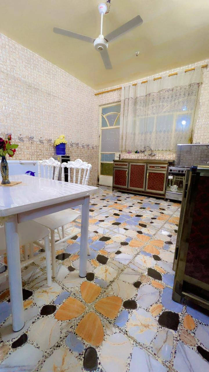 🥀الدار للبيع او مراوس حي القادسية 🥀
🥀 لبيت مساحة 200 متر لواجهة  10×20 
🥀 يحتوي على 🏣 6 غرف نوم  صالة مطبخ حولي كراج حديقة  مخازن عدد  لبيت نضيف  
🥀 عرض شارع 20 متر  مراوس اكون بيت نضيف ومساحة 100 او 150 متر 
🔴 السعر  155 قابل لتفاوض كة نقد اما مراوس حسب لقناعة 
☎️***********////***********
