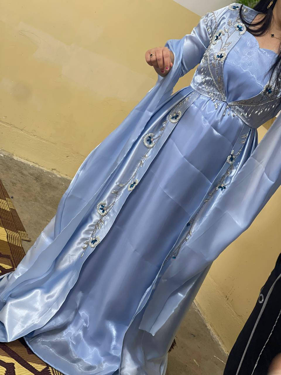 جلى كوردي شغل يدوي 
يوجد شحن كافه دول


**إذا كنت صاحب هذا الإعلان وتريد حذفه لأي سبب، رجاءا أرسل رسالة إلى الدعم الفني**