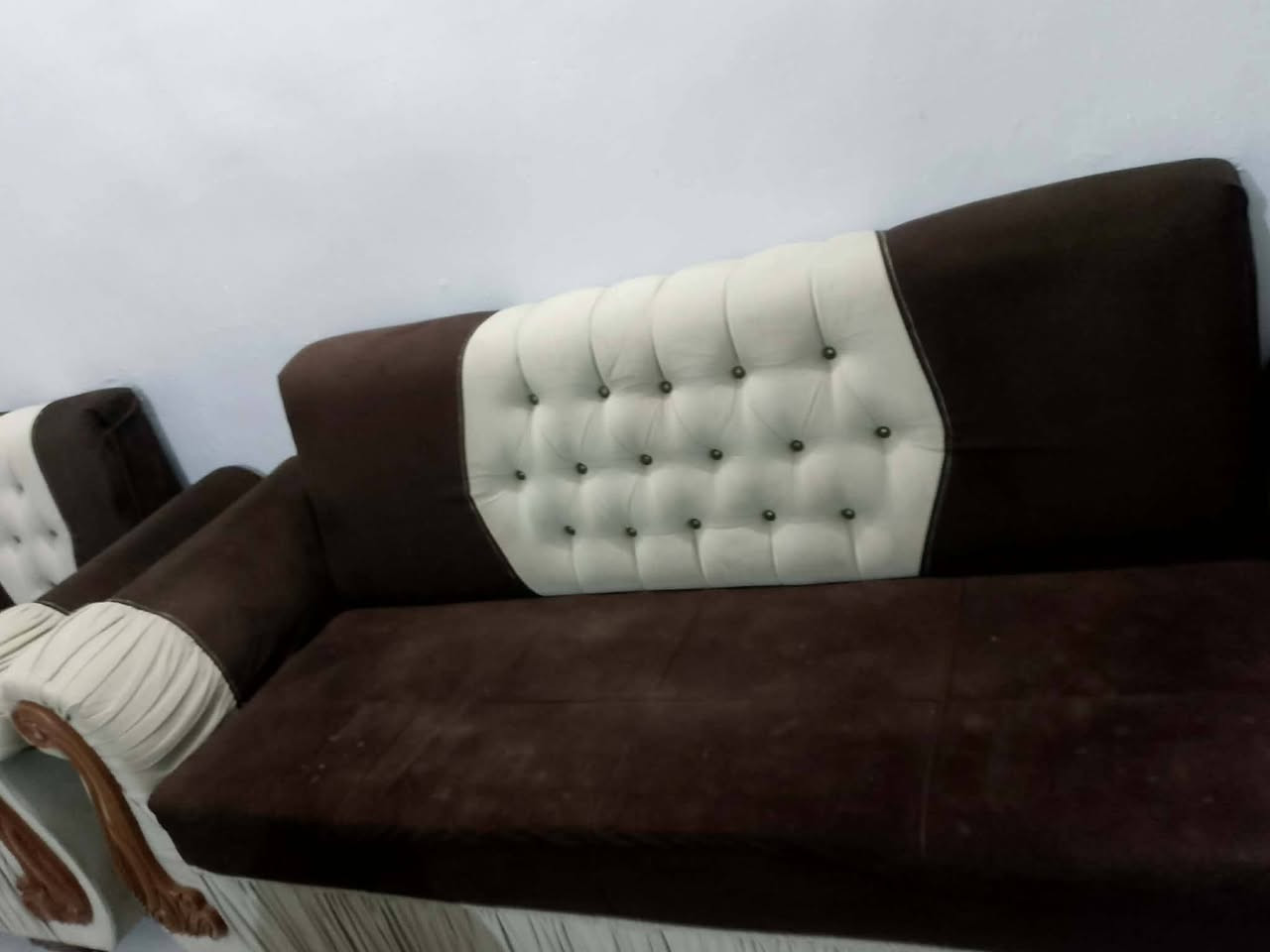 عنوان كوت حي الحكيم 
تخم 10 مقاعد تسكام مو سوكي 250 بي مجال ***********
مندوبه لبيع الاثاث المستخدام 
بيع سريع عندك اثاث مستعجل على  بيع فقط 
راسلوني خاص دللو 🩷📲
