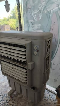 غراض للبيع مبردة و كراسي عدد 4 مبردة شغالة و نضيفة سعر 80قفل(077010900...