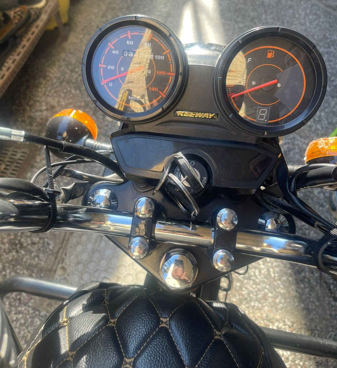 السلام عليكم دراجه كي واي سي للبيع ماشيه 3الاف و400 رقم اربيل انكليزي موديل 2025 قبل شهر نزلتها. للتواصل *********** بغداد البلديات
