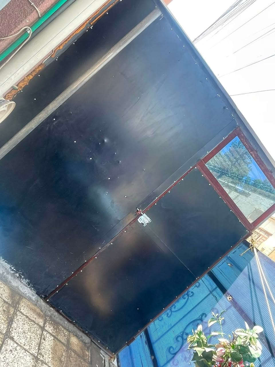 ضلعين مع بابين  مع سقف حديد اصلي  كامل المكان الشرطه الرابعه  قرب جامع الكبيسي ‭ ***********‬
