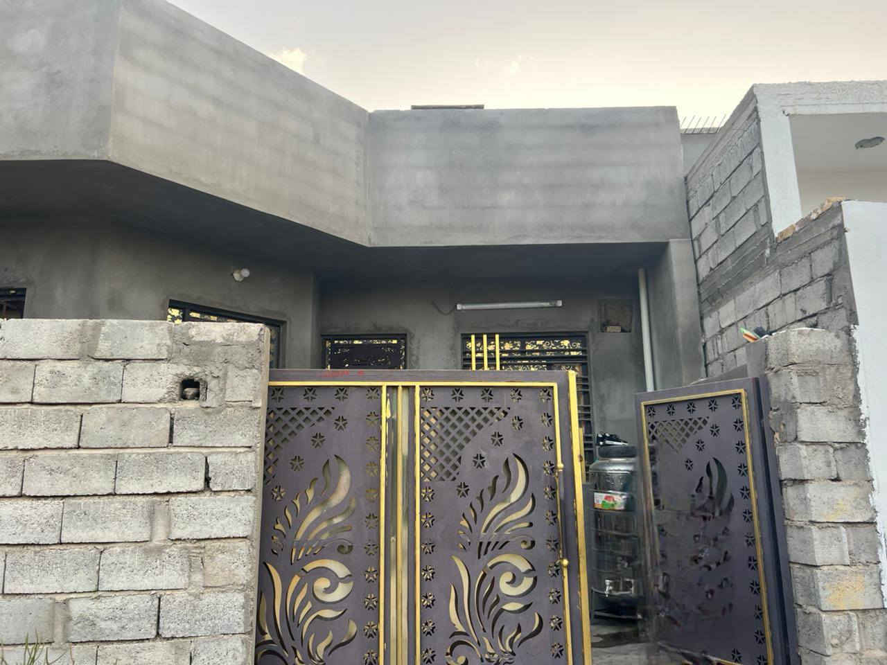 بيت ١٥٠م طابق واحد بناء حديث طابو زراعي للبيع مكون من استقبال ومطبخ وصالة وغرفتين نوم  في منطقة  خلف العيادة الشعبية  مقابل جامع ابي ذره الغفاري بالسعر مناسب
رقم هاتف ***********
