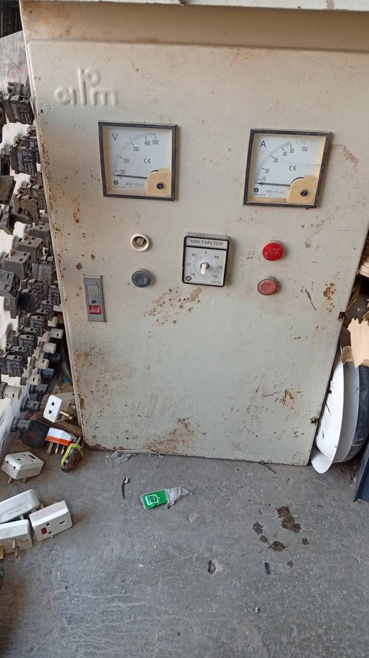 سلام عليكم بورد للبيع ما اعرف مال شنو سعره مناسب/***********
