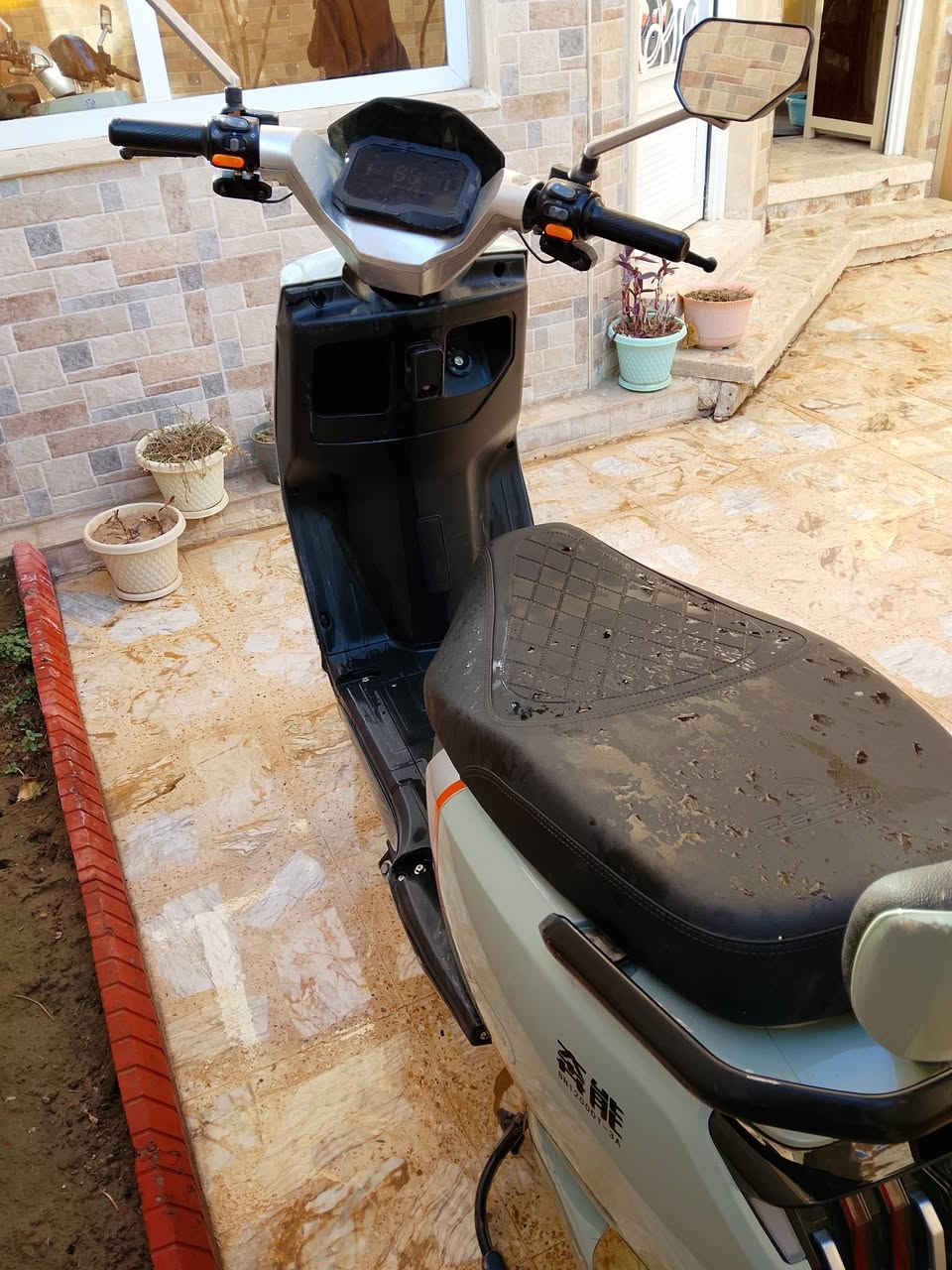 دراجه شحن للبيع
6 بطاريات
ملف2000
مكاني موصل ايسر
السعر 650 بي مجال قليل 
***********
