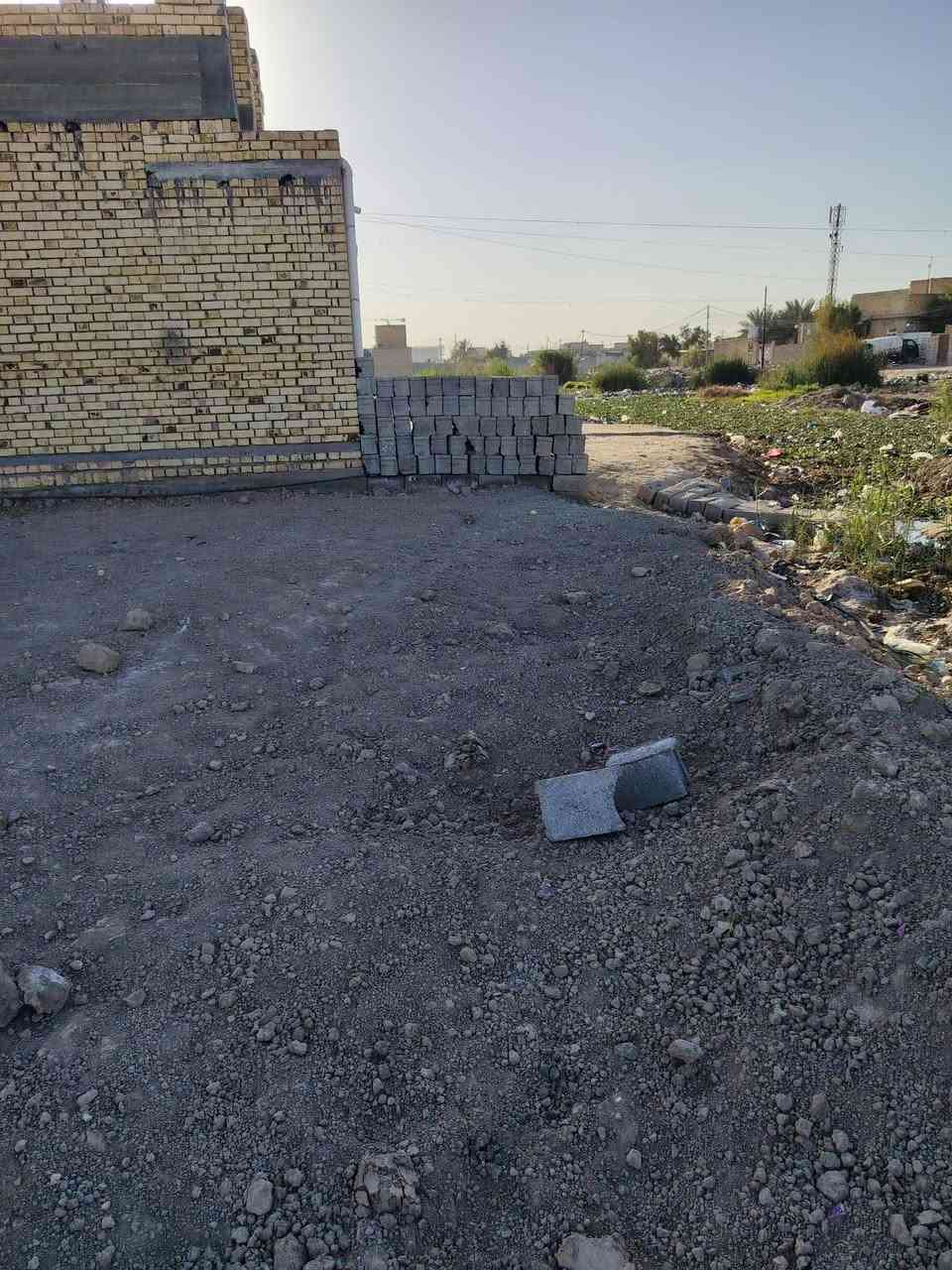 السلام عليكم قطعه للبيع المساحه 500 متر طابو زراعي سند 25 قرار قاضي بيها قطعه محدوله وجاهزه للبناء
للاستفسار الاتصال على ***********
