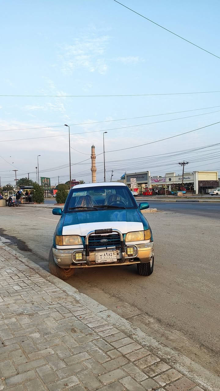 السلام عليكم ، كيا سبورتج 1994 للبيع
السيارة نظافتها بالصور 
داخلها نظيف 
محرك برنس محورة 
السيارة شغالة ومابيها نقص يوگفها 
بس الكهربائيات يحتاج الها ترتيب مثل المسجل والجام وغيرها 
يعني مموگفات السيارة
دوشمة وارضيات وتغليف كشنات وستيرن جديد كلهن
السعر 32 وبيها مجال 
راعيها موجود تحويل ثاني يوم
العنوان بغداد حي الجهاد 
للاستفسار خاص او على الرقم ***********
