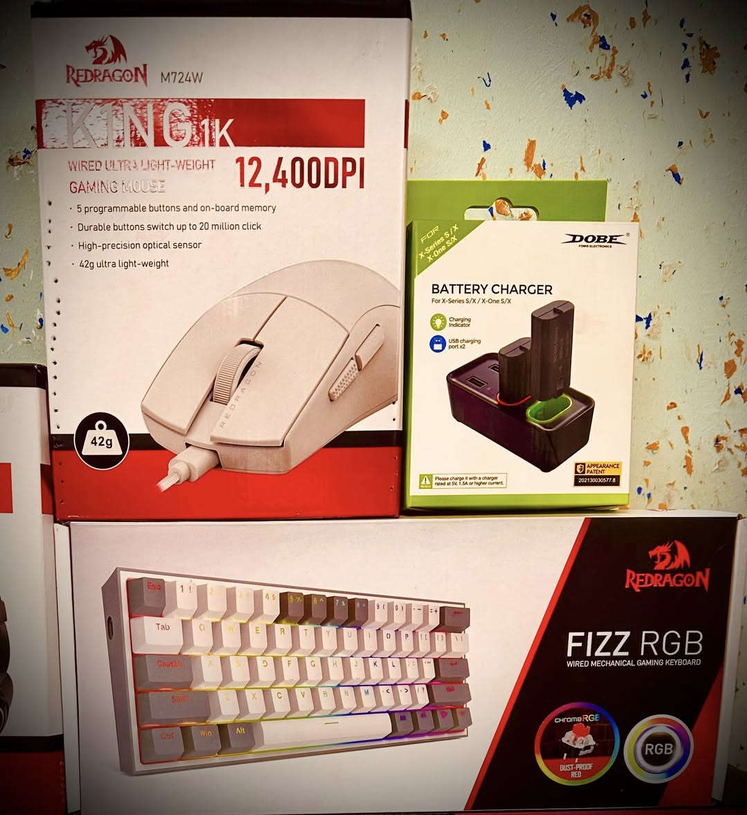 كيبورد
النوع: ميكانيكي (Mechanical Keyboard)
 • الحجم: 60% (بدون Numpad – صغير ومناسب للألعاب)
 • الإضاءة: RGB بإضاءة قابلة للتخصيص (Chroma RGB)
 • المفاتيح: Red Switches (سريعة وخفيفة – ممتازة للألعاب)
 • الاتصال: سلكي (Wired USB-C Detachable Cable)
 • عدد الأوضاع الضوئية: أكثر من 20 وضع إضاءة مختلف
 رايده (40الف)

ماوس 
النوع: ماوس ألعاب سلكي (Wired Gaming Mouse)
 • المستشعر: بصري عالي الدقة (High-Precision Optical Sensor)
 • أقصى دقة (DPI): 12,400 DPI (قابلة للتعديل)
 • عدد الأزرار القابلة للبرمجة: 5 أزرار
 • الذاكرة الداخلية: موجودة (On-board Memory لحفظ الإعدادات)
 • العمر الافتراضي للأزرار: حتى 20 مليون ضغطة
 • الوزن: فائق الخفة 42 غرام فقط
‏ • Polling Rate: حتى 1000Hz (1ms) لسرعة استجابة عالية جدًا رايده (35)
وبطاريات شحن ليدة رايده ( 10 الف )
ماوس باد رايده (10) 
يوجد توصيل كافة المحافظات


**إذا كنت صاحب هذا الإعلان وتريد حذفه لأي سبب، رجاءا أرسل رسالة إلى الدعم الفني**