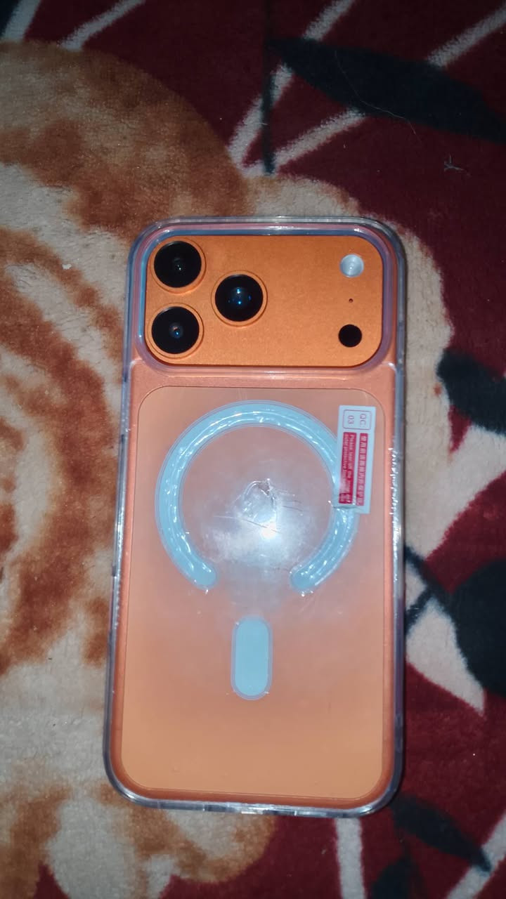 ايفون للبيع 17 ابرو ماكس ذاكرته 512 رقم الهاتف*********** بعد جديد كارتون
