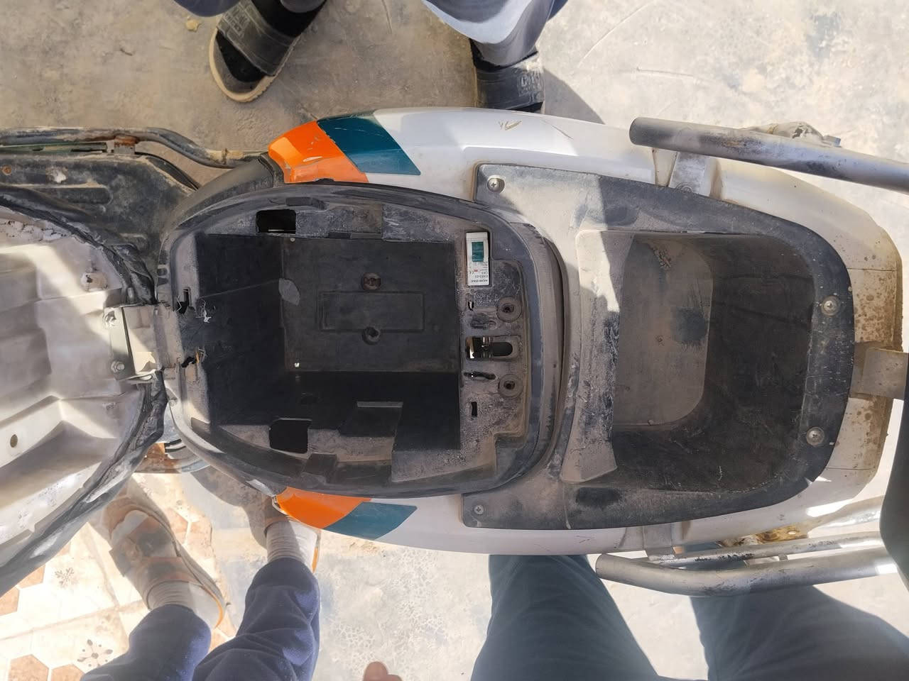 السلام عليكم دراجة موديل 2024 الدراجة نضيفة خير من الله بطاريات جديدة 7 بطاريات تمشي حقيقي 80 الملف مالتهة اصلي. السعر 275 وبيهة مجال اتصال واتساب ***********
