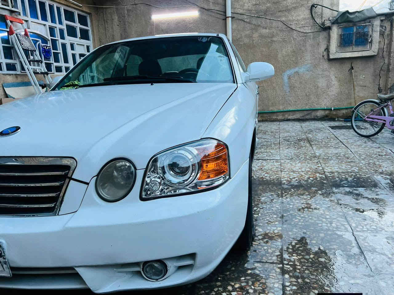 كيا اوبتيما 2005 
لون ابيض 
ويل كب بلادي 
تبريد تدفئة شغال نقص بس غاز لان متروكة 
وارد أمريكي ضربه باب بصف السايق والباب الخلفي فقط 
مكفوله شاصي  ولغد  وكص كفاله 
سيارة عدي من ٢٠٠٦ لليوم ومتروكة من 2018 لليوم 
صبغ عام بسبب الجراد 
محرك 2000
رقم بغداد  صدامي
سياره كلش حلوه يرادلها تعديل شغلات بسيطة 
عارضه 60  ورقه وبيه مجال ***********
بغداد البلديات
