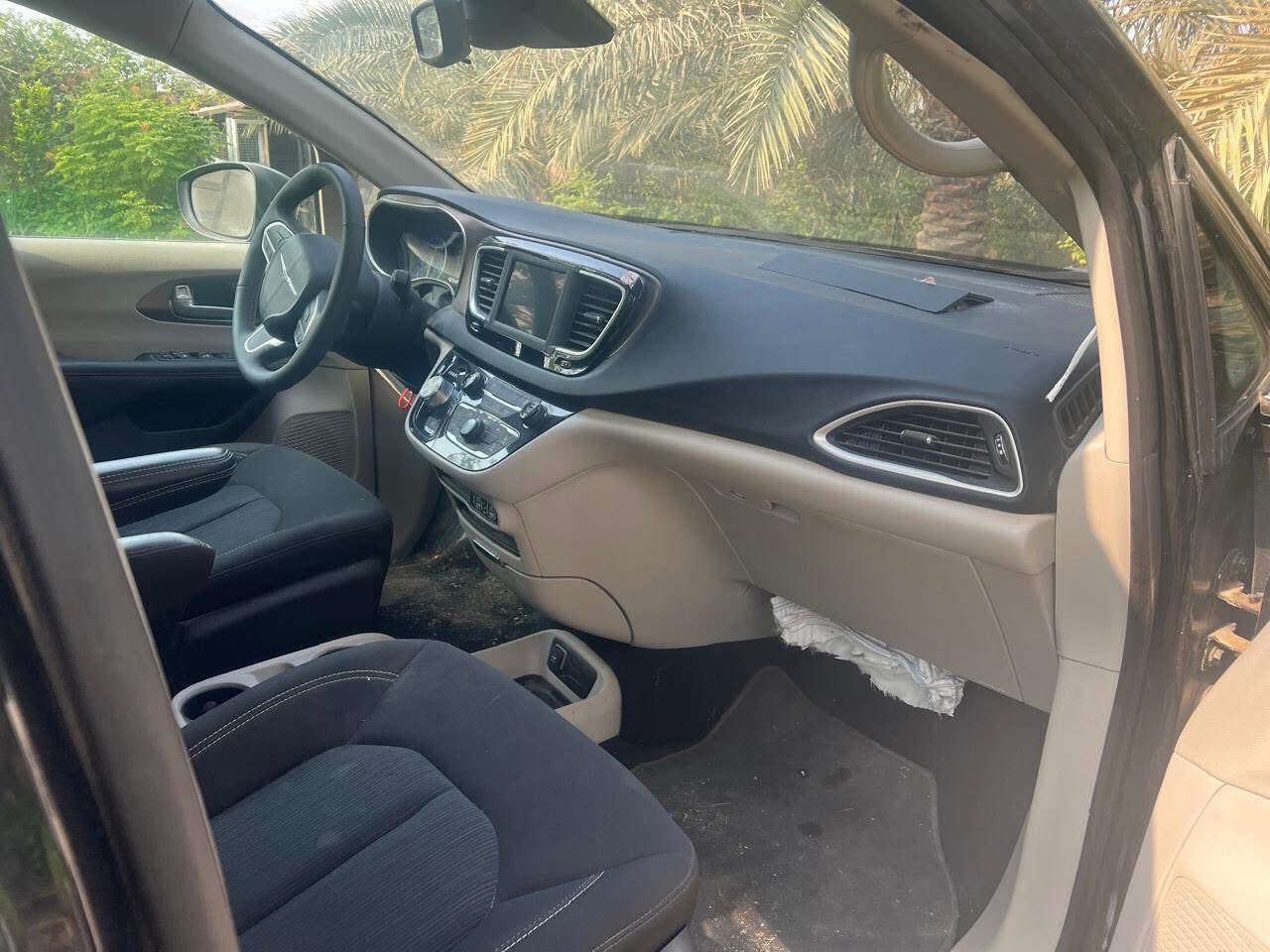 كرايزلر فويجر LX 2023
السيارة بدون رقم تترقم جميع المحافظات عدا الاقليم
السيارة بحالة جيدة جداً 
مناسبة للعائلة والاستخدام اليومي.
المواصفات:
 • محرك 6 سلندر
 • ناقل حركة أوتوماتيك
 • شاشة وسطية + نظام ترفيه
 • أنظمة أمان (ABS – Airbags – Traction Control)
 • مساحة داخلية واسعة + مقاعد مريحة
 • صرفية وقود جيدة مقارنة بالحجم
الحالة:
 • ✅ السيارة تعمل وتسير بشكل طبيعي
 • ✅ تم التعرض إلى حادث سابق وتم تصليحه بالكامل
 • لا يوجد أي مشاكل ميكانيكية حالياً
 • جاهزة للفحص والاختبار
رقم الشاصي
2C4RC1CG2PR615789
📍 الموقع: البصرة قضاء المدينة
💰 السعر: 168 ورقة
للاستفسار أو المعاينة يرجى التواصل على الرقم
0770 733 5334
