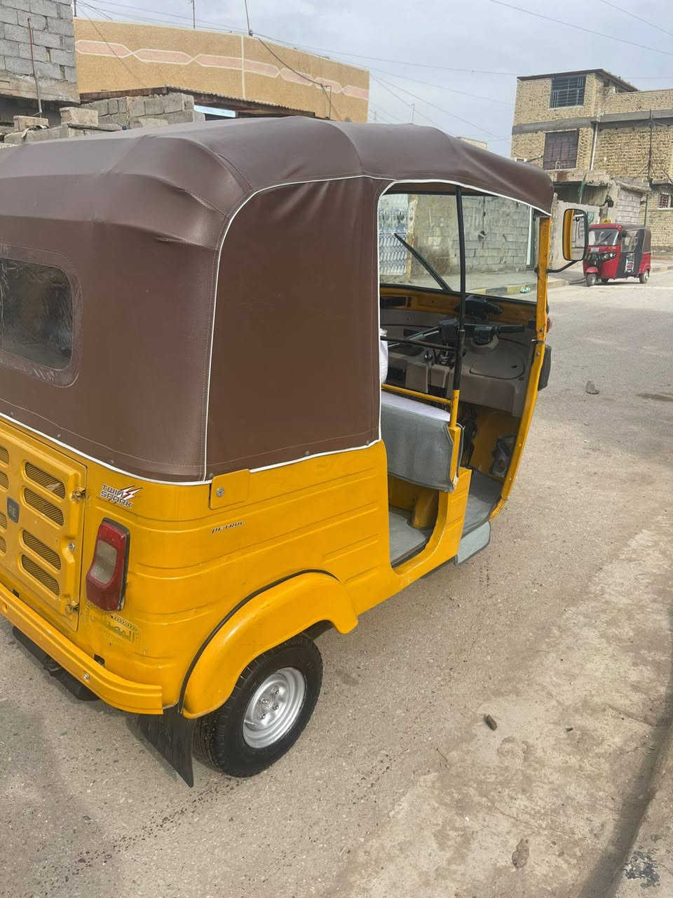 السلام عليكم تكتك للبيع موديل 20
شهر الـ10 رقم وسنويه كهربائيات شغاله تكتك نضيفه گبل لشارع 

المكان الحسينيه مال راشديه 
اتصل او راسلني واتساب 
***********
